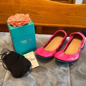 Fuchsia Tieks sandals